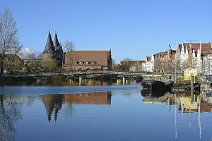 Late Gothic Period Buildings Drucke: View of the Trave with Holsten Gate