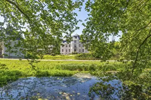 Central Europe Castles Drucke: View of Turnich Castle with moat