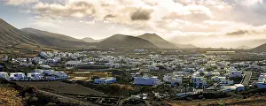 Canary Island Volcano Landscape Drucke: View of Uga surrounded by volcanic cones