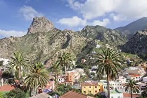 La Gomera Village Drucke: View across Vallehermoso to the Roque Cano