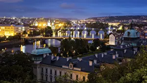 Prague Cityscape At Dusk Drucke: View of the Vltava River, cityscape at dusk