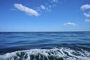 European Coastal Views Drucke: View of waves in the ocean under a blue sky with clouds