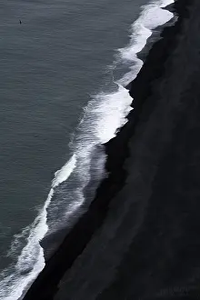 Long Exposure Photography Tips Drucke: View from above on waves at the shore