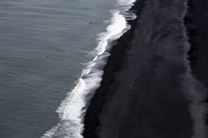 Black Lava Beach Iceland Drucke: View from above on waves at the shore