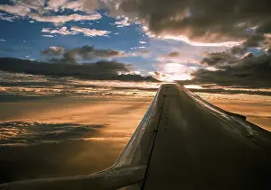Passenger Plane Window View Drucke: The view from the window of a passenger plane during the flight