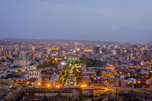 Drucke von Blick über Jerewan, Hauptstadt Armeniens, bei Nacht Armenien Drucke: Blick über Jerevan, Hauptstadt Armeniens, in der Nacht.