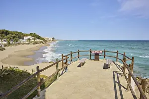 No People On The Beachfront Drucke: Viewing platform onto the beach