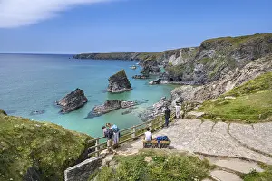 British Countryside View Drucke: Viewing platform at the Bedruthan Steps cliff formation