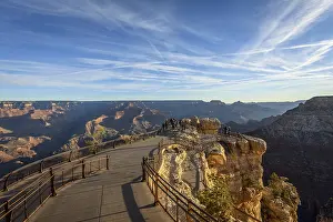Arizona Landscape Photography Drucke: Viewpoint Mather Point with visitors