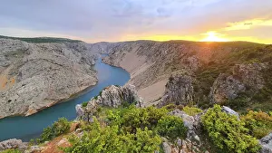Drucke von Blickpunkt, Parizevacka Glavica, Drehort von Karl-May-Filmen, Fluss Zrmanja bei Sonnenuntergang, Jasenice, Hrvatska Lika-Lauenburg (Zadar County), Kroatien Blickpunkt, Parievacka Glavica Fluss Drucke: Blickwinkel, Parizevacka Glavica