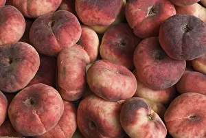 Deserted Vineyard Drucke: Vineyard peaches