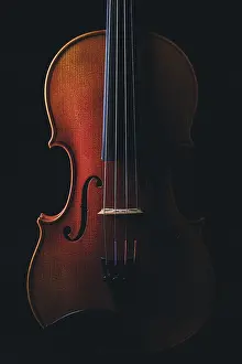 Music Instrument Cutout Drucke: Violin, black background