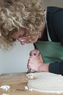 Violin Making Drucke: Violin making, cutting the liner