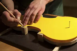 Violin Making Drucke: Violin making, marking the blocks