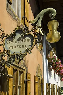 Drucke von Geigenmacher-Museum, Mittenwald, Werdenfelser Land, Oberbayern, Bayern, Deutschland Verwandte Bilder Drucke: Geigenmacher-Museum Mittenwald