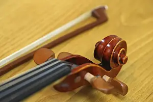 Stringed Instruments Drucke: Violin and violin bow