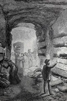 Tourist Attractions In Rome Drucke: Visitors in the catacombs of Rome
