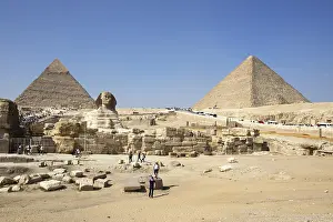 Drucke von Besucher bei der Sphinx und den Pyramiden, Giza, Kairo, Ägypten Gizeh Drucke: Besucher bei der Sphinx und den Pyramiden.