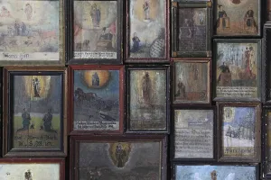 Deserted Chapel In Europe Drucke: Votive tablets from in front of 1900