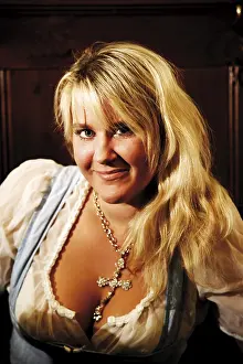 European Tradition Drucke: Waitress in dirndl