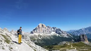 Dolomite Mountains Italy Drucke: Walker on footpath to the Nuvolau