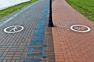 Deserted Path Drucke: Walking and cycling paths