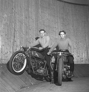 Vintage Motorcycle Stunts Drucke: Wall of death 1949