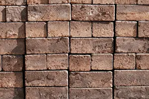 Close Up Brick Detail Drucke: Wall of red bricks