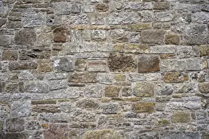 St Andrews Scotland Drucke: Wall stones made of different types of stone