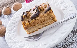 Nutritious Food Photography Drucke: Walnut caramel cake