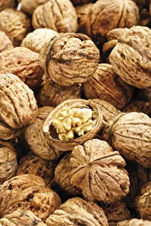 Walnut Nutrition Drucke: Walnuts, full frame