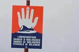 Avalanche Warning Sign Drucke: Warning sign about danger of avalanches