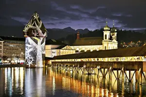 Chapel Bridge At Dusk Drucke: Wassertum with light installation