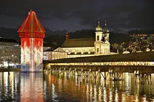 Chapel Bridge At Dusk Drucke: Wassertum with light installation