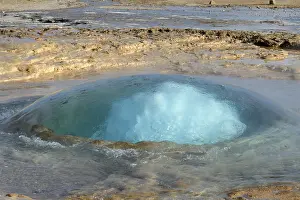 Natural Landmark Europe Drucke: Water bubble in front of the eruption