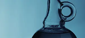 Abstract Water Drops Drucke: Water dropslets on a bottle, blue background with space for text