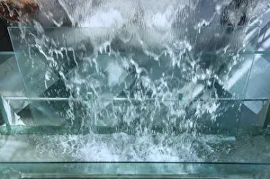 No People Waterscape Drucke: Water flows over glass surface