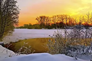 Deserted Winter Landscape Drucke: Water and ice on the river, shrubs and trees
