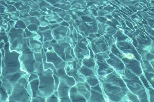 Deserted Pool Scene Drucke: Water in pool with sun reflection