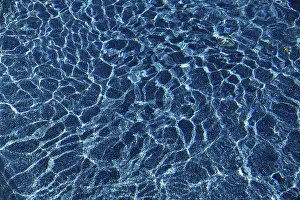 Gerahmter Druck : Wasser, Reflexionsmuster in einem Schwimmbad
