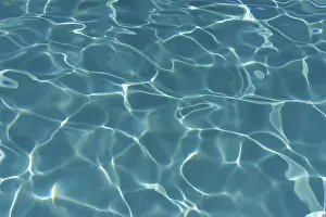 Close Up Water Surface Drucke: Water surface, with light reflections