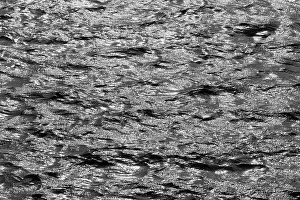 Mohnesee Lake Germany Drucke: Water surface with waves and light reflections
