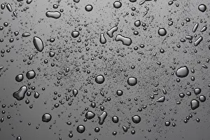 Dark Colored Background Image Drucke: Waterdrops
