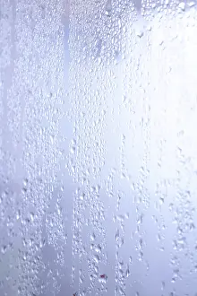 Full Frame Water Image Drucke: Waterdrops on a glass panel