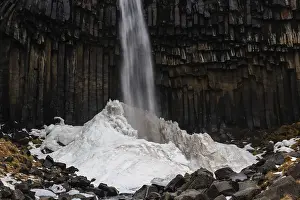 Icelandic Natural Preserve Drucke: Waterfall, basalt columns, snow