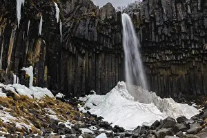 Basalt Columns Iceland Drucke: Waterfall, basalt columns, snow