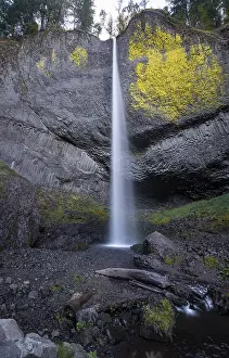 Volcanic Rock Landscapes Drucke: Waterfall in front of basalt rock