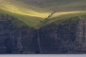 Northern Europe Waterfalls Drucke: Waterfall falling over steep cliffs