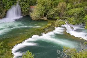 Southeastern Europe Scenery Drucke: A waterfall flows into a river
