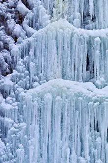 Deserted Austrian Landscape Drucke: A waterfall frozen by the cold